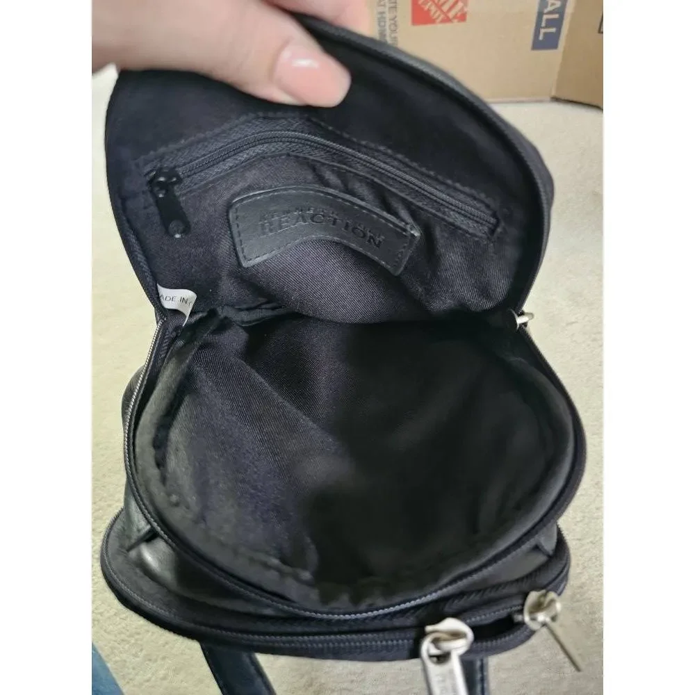 #70 Kenneth Cole Reaction crossbody pouch, black - Picture 7 of 7